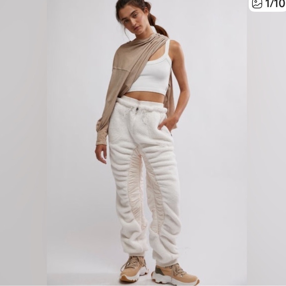 Free People Sundown Fleece Jogger Pants in Ivory.Size S